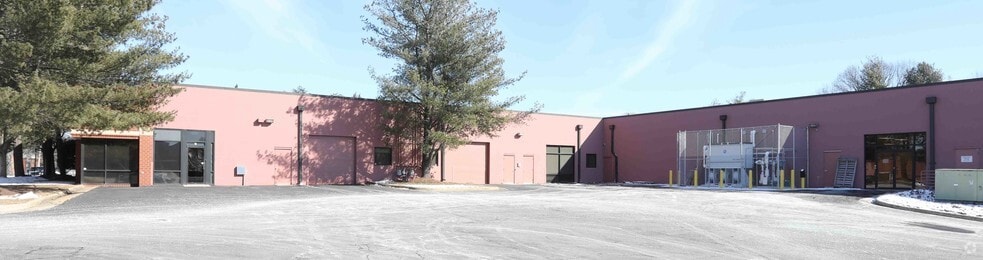 45472 Holiday Dr, Dulles Town Center, VA for lease - Building Photo - Image 2 of 2