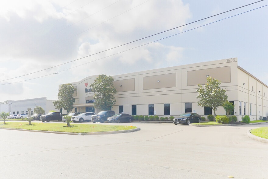 9933 Regal Row, Houston, TX for lease - Building Photo - Image 2 of 16