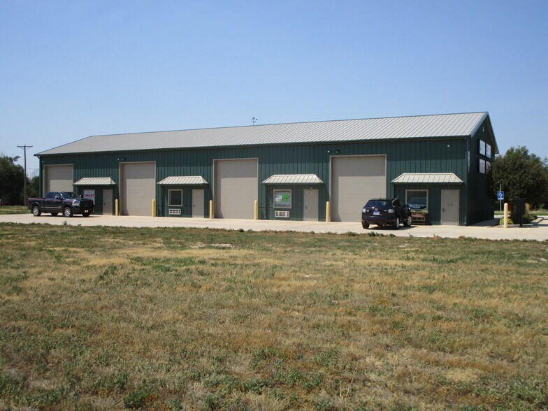 602 W Mary St, Garden City, KS à vendre - Photo du bâtiment - Image 2 de 10