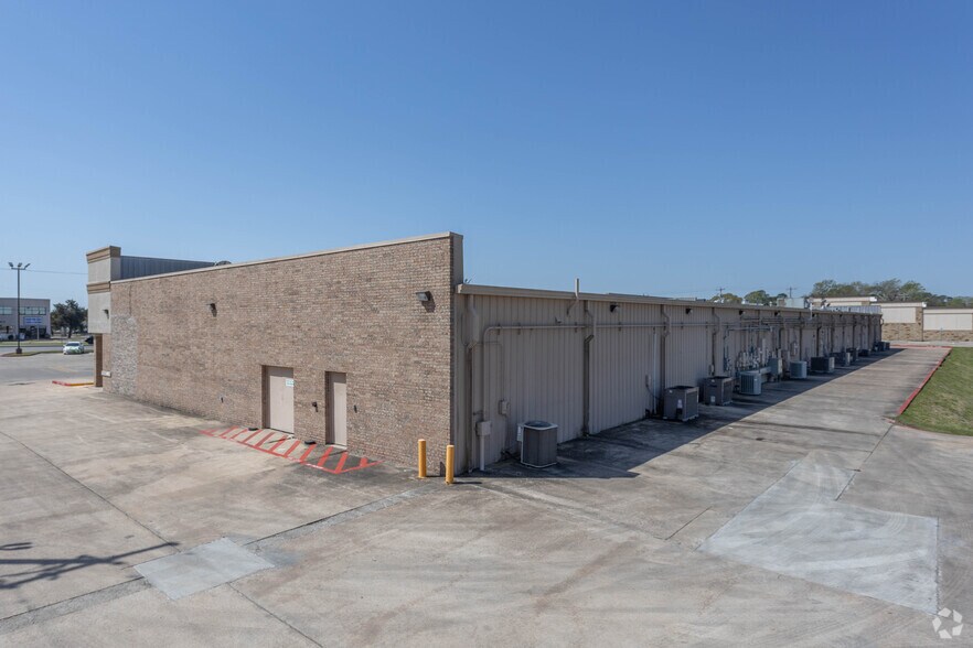 1591 E Hwy 6, Alvin, TX à vendre - Photo du bâtiment - Image 3 de 19