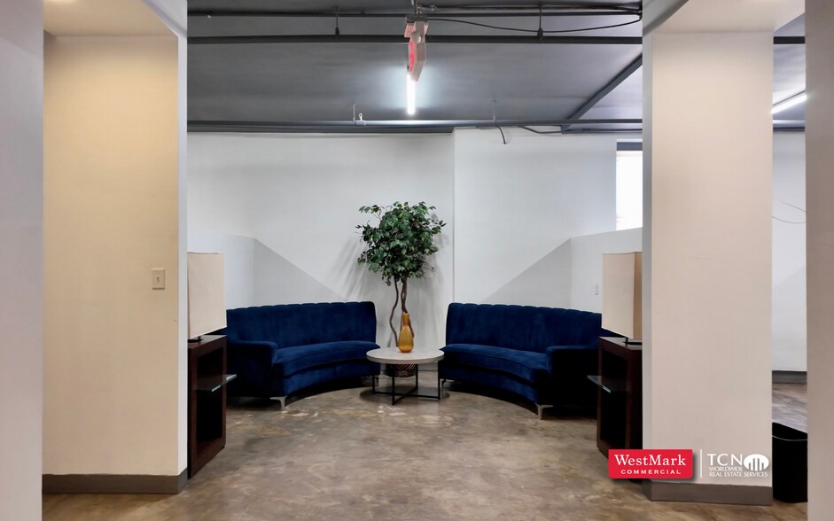 800 Broadway, Lubbock, TX for lease - Building Photo - Image 2 of 14