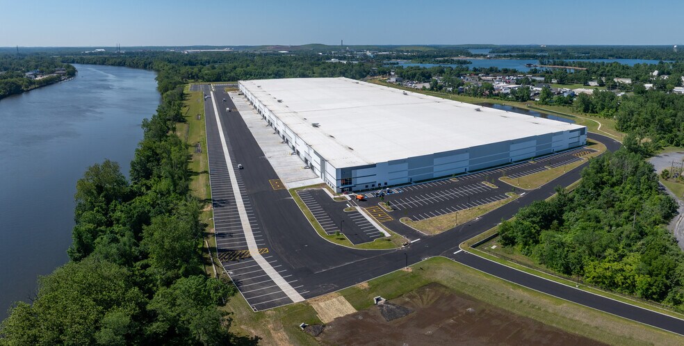 2300 S Pennsylvania Ave, Morrisville, PA for lease - Building Photo - Image 3 of 10