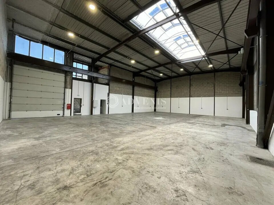 Flex in Le Thillay for lease Interior Photo- Image 1 of 7