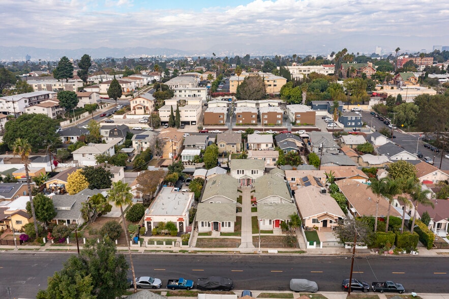 3517 Montclair St, Los Angeles, CA for sale - Building Photo - Image 3 of 8