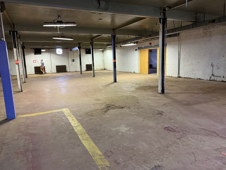 221-223 E 9th Ave, Homestead, PA for lease - Interior Photo - Image 3 of 13