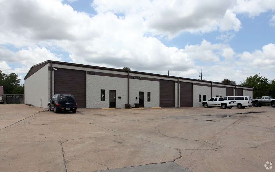 11303-11311 Jones Rd W, Houston, TX à louer - Photo du bâtiment - Image 3 de 7