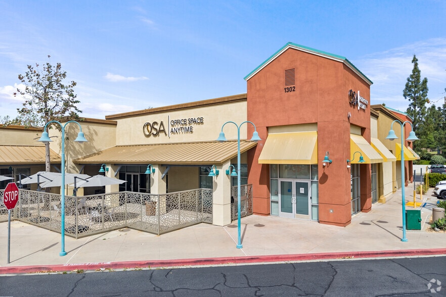 1302 Madera Rd, Simi Valley, CA for lease - Building Photo - Image 1 of 24