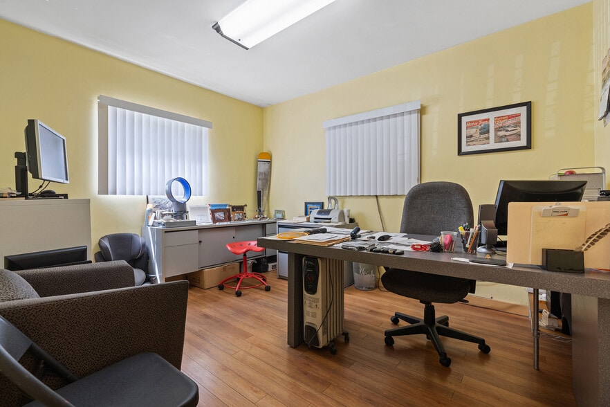 1415 N La Brea Ave, Los Angeles, CA for lease - Building Photo - Image 2 of 15