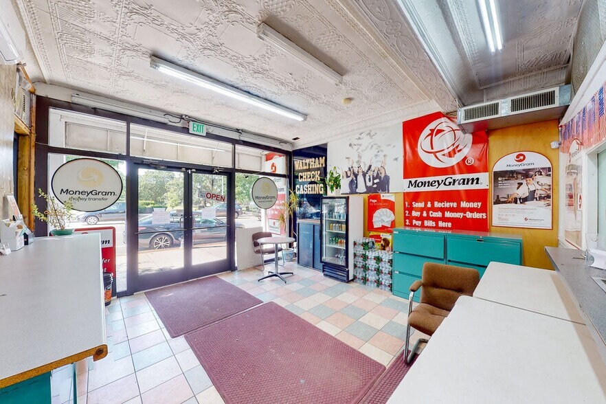 649 Main St, Waltham, MA à vendre - Photo du bâtiment - Image 3 de 6