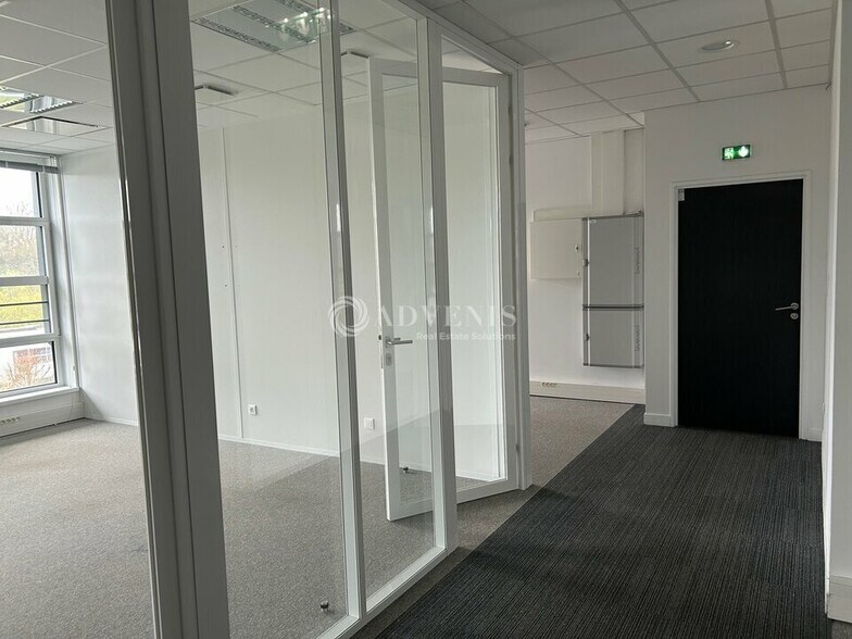 Office in Tours for lease - Interior Photo - Image 3 of 9