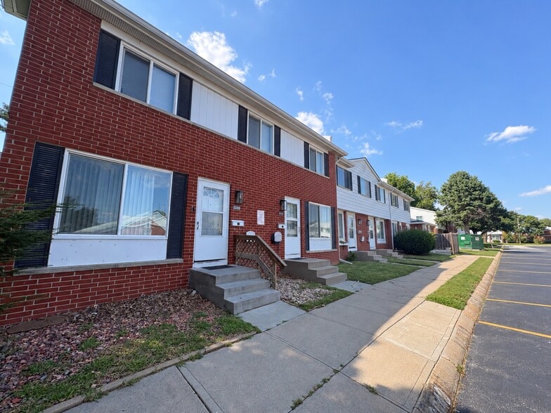 2638 S 3rd Street Plz, Omaha, NE for sale - Building Photo - Image 2 of 7