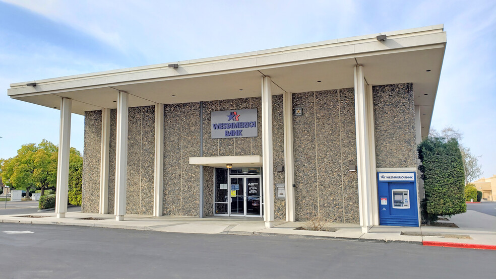 890 W Lacey Blvd, Hanford, CA for sale - Building Photo - Image 1 of 18