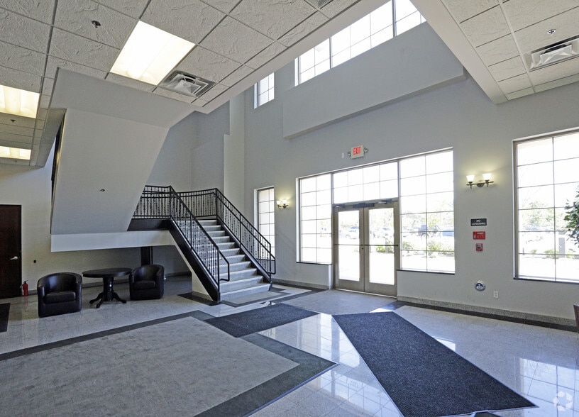 1170-1254 Walton Blvd, Rochester Hills, MI for sale - Interior Photo - Image 3 of 25