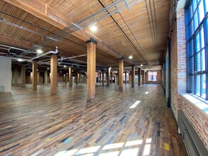 1000 Jackson St, Dubuque, IA for lease Interior Photo- Image 2 of 5