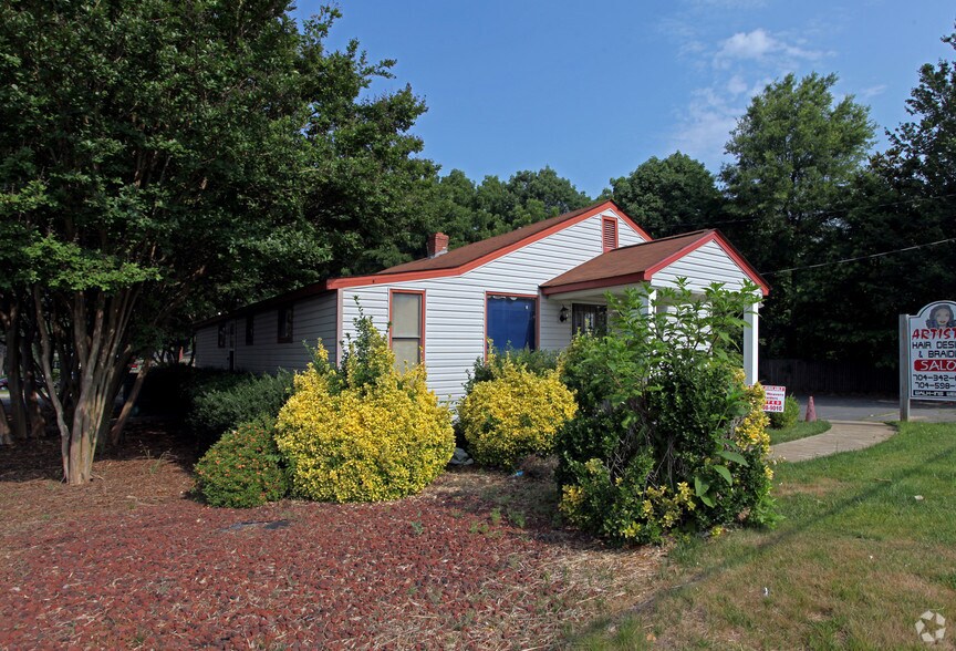 438 Eastway Dr, Charlotte, NC à vendre - Photo du bâtiment - Image 2 de 2