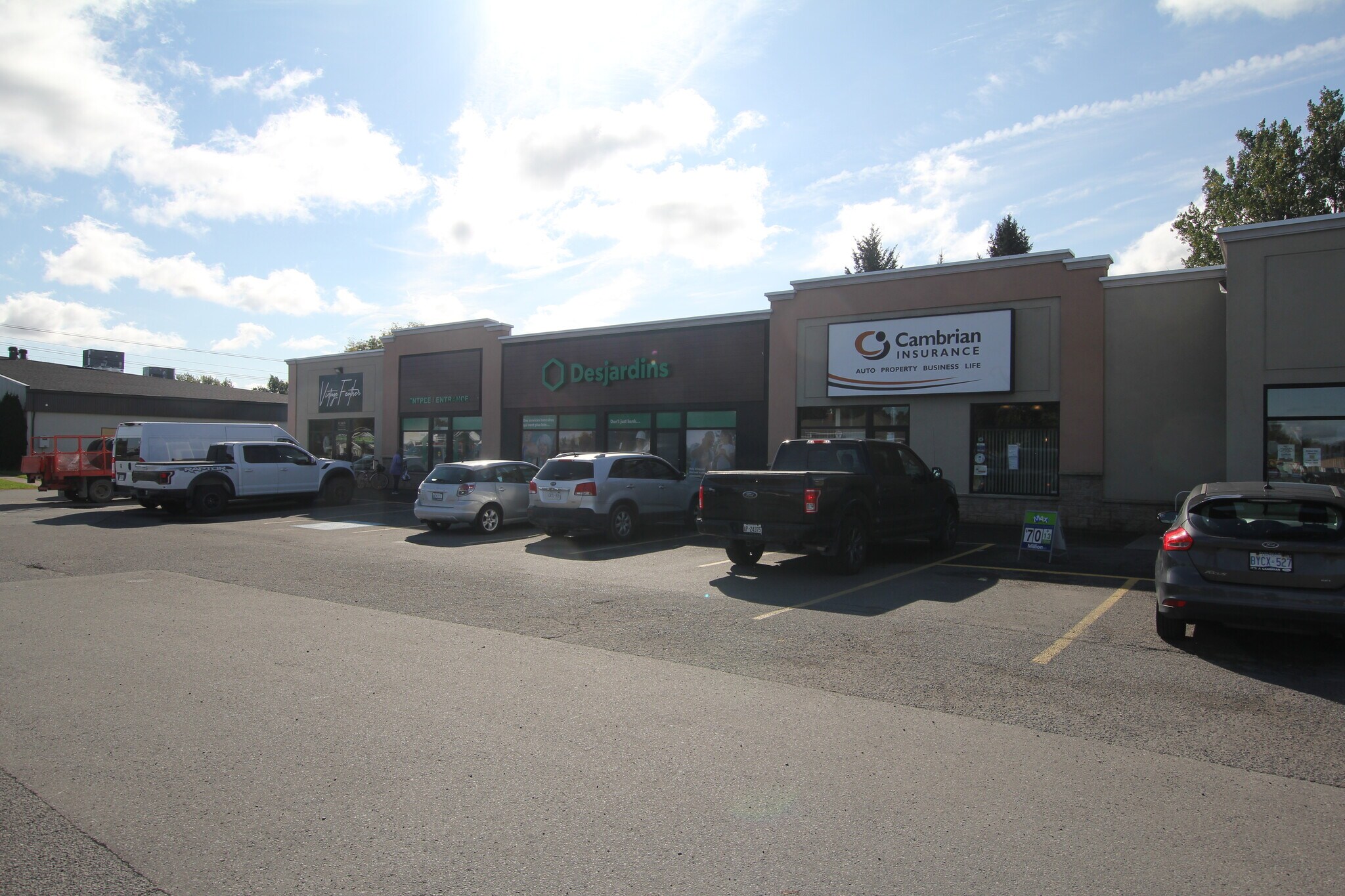 9 Notre-Dame St E, Azilda, ON for sale Primary Photo- Image 1 of 1