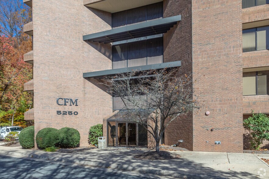5250 Cherokee Ave, Alexandria, VA à louer - Photo du bâtiment - Image 3 de 4