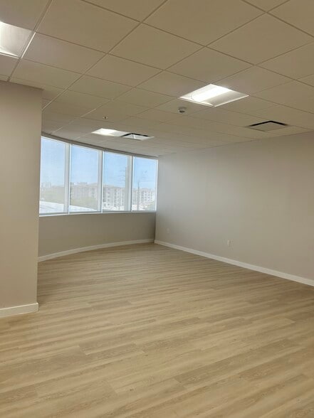 500 N Dixie Hwy, Hallandale Beach, FL for lease - Interior Photo - Image 2 of 16