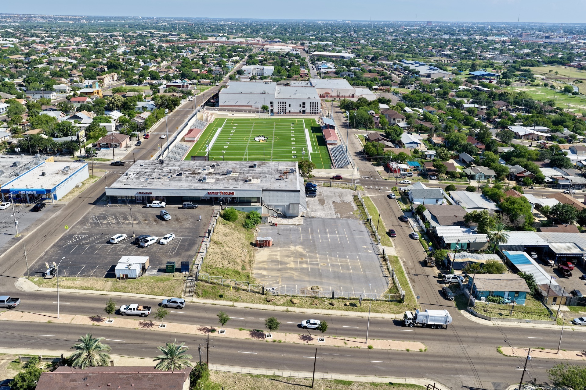 201 E Clark Blvd, Laredo, TX à louer Photo du bâtiment- Image 1 de 14