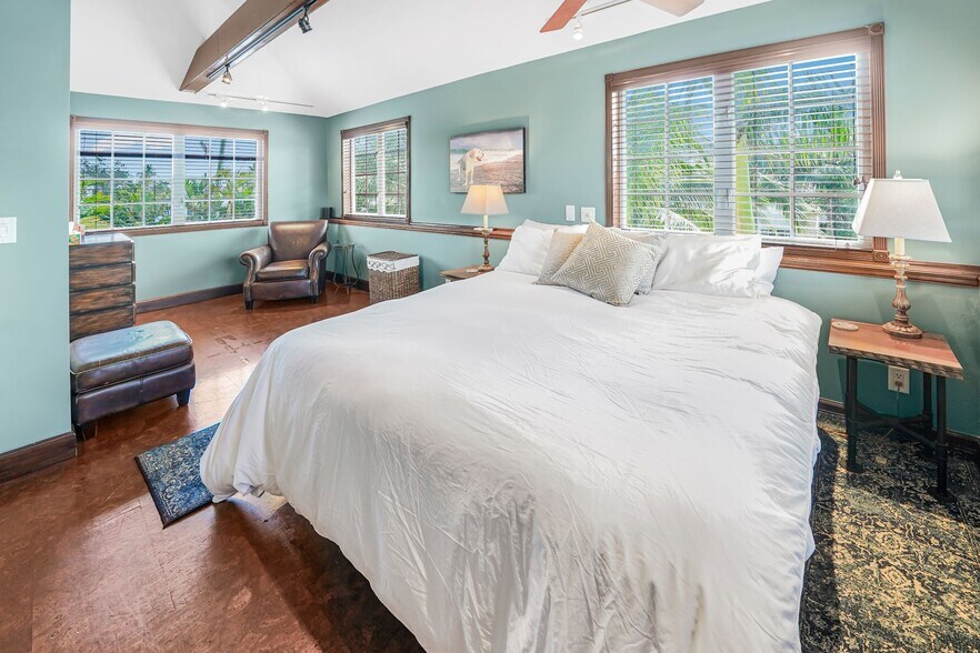 512 Saint Lucie Crescent, Stuart, FL à vendre - Photo du bâtiment - Image 3 de 15