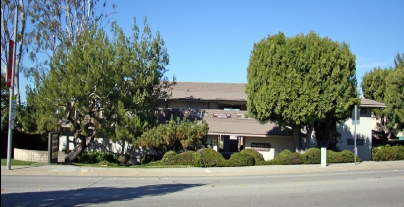 23525 Golden Springs Dr, Diamond Bar, CA à louer - Photo du bâtiment - Image 2 de 14