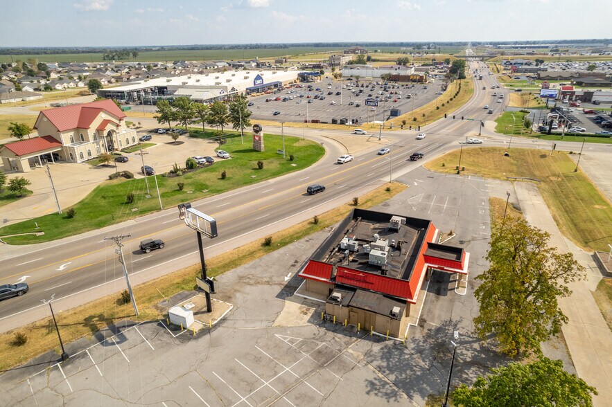 1105 S Main St, Sikeston, MO à vendre - Photo du bâtiment - Image 3 de 18