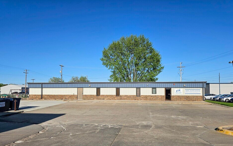 1308 N 13th St, Norfolk, NE à vendre - Photo du bâtiment - Image 1 de 2