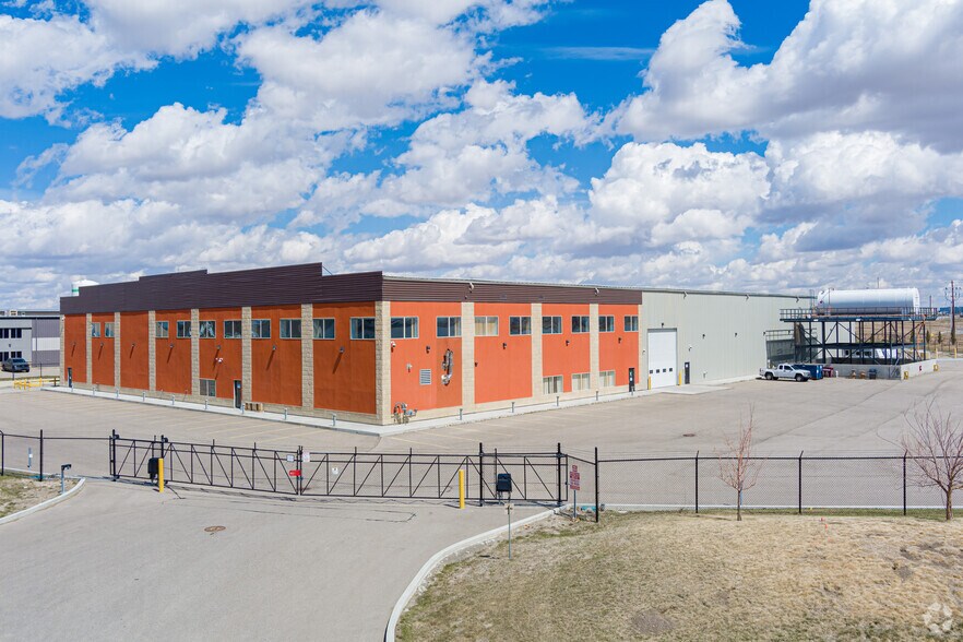 Industrial Sale Leaseback Investment portefeuille de 3 propriétés à vendre sur LoopNet.ca - Photo principale - Image 3 de 3