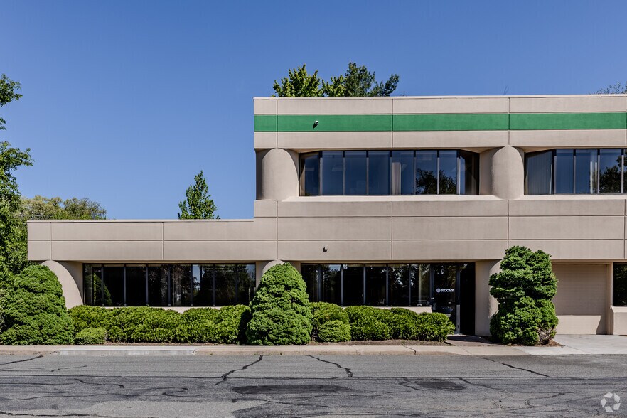 839 Marshall Phelps Rd, Windsor, CT à vendre - Photo du bâtiment - Image 2 de 11