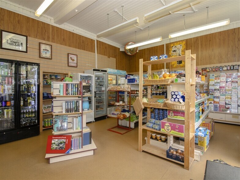 Foyers Stores and Waterfall Café, Foyers à vendre - Photo du bâtiment - Image 2 de 22