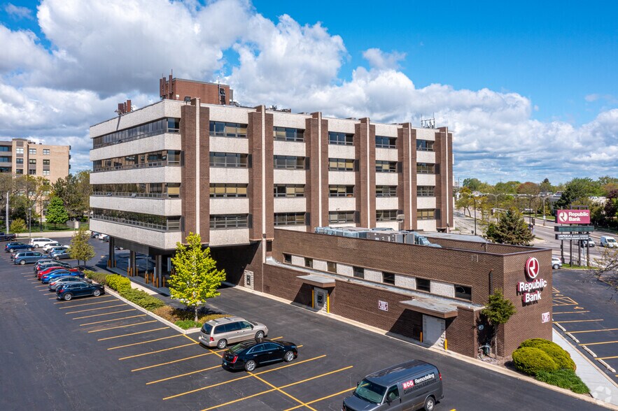 4433 W Touhy Ave, Lincolnwood, IL à louer - Photo du bâtiment - Image 1 de 12
