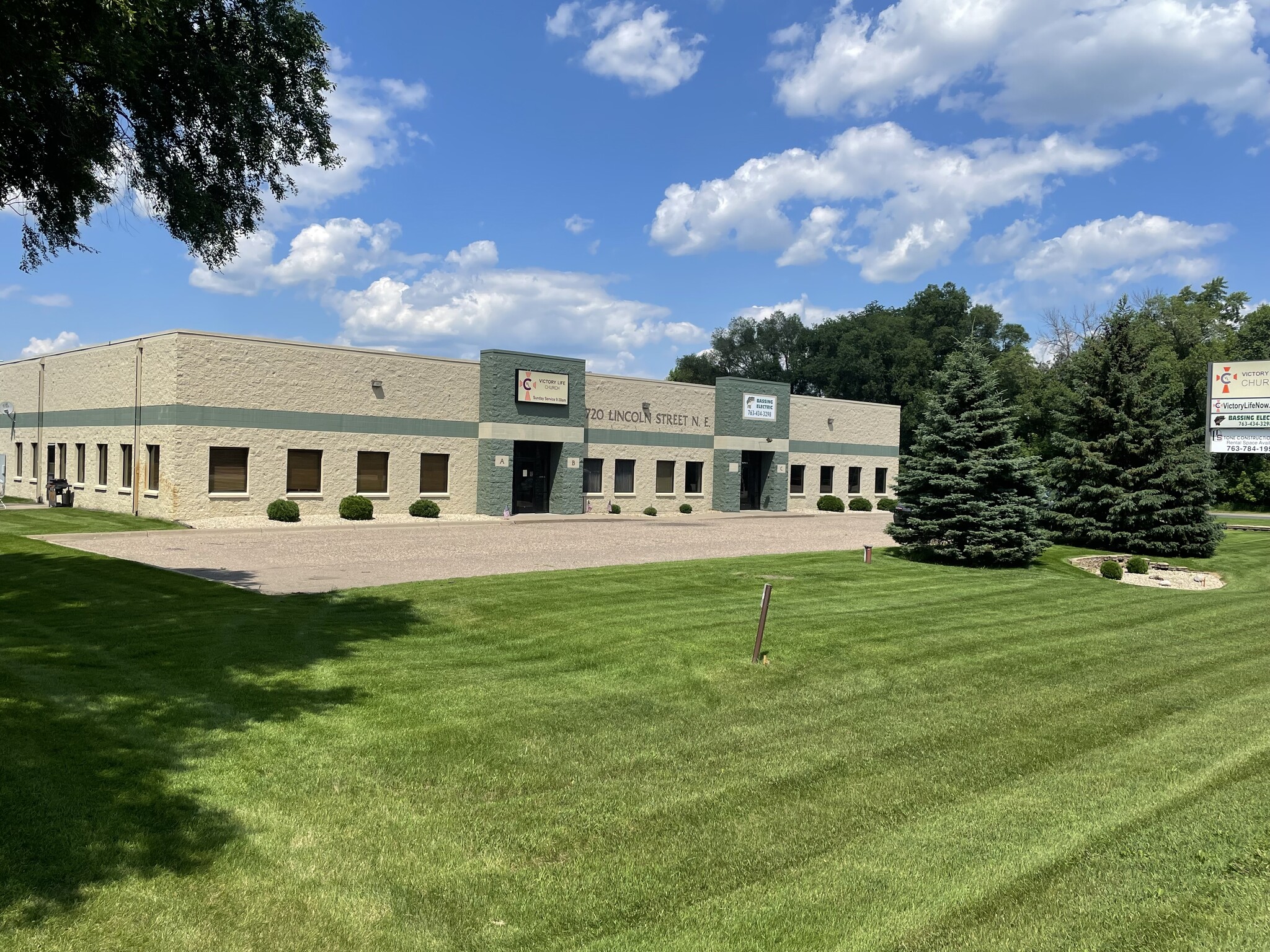 13720 Lincoln St NE, Ham Lake, MN for sale Primary Photo- Image 1 of 16