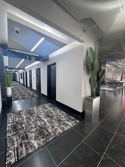 24681 Northwestern Hwy, Southfield, MI for lease - Interior Photo - Image 3 of 16