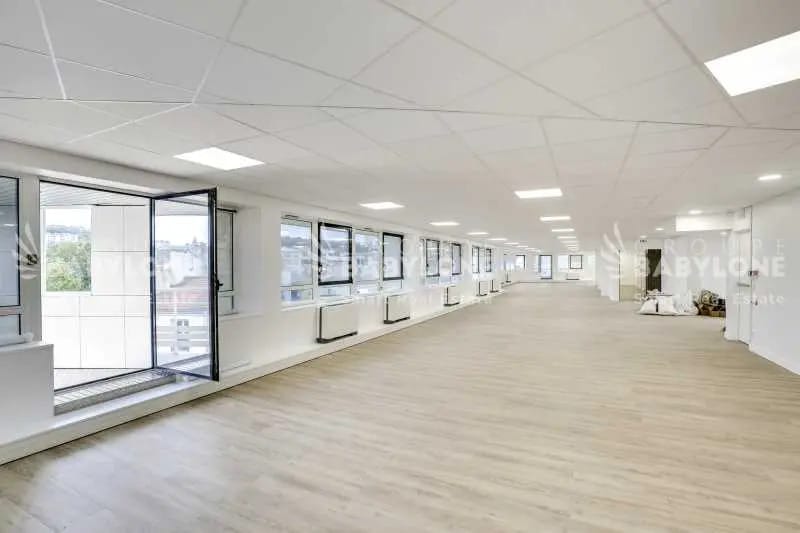 Office in Issy-les-Moulineaux for lease - Interior Photo - Image 2 of 6
