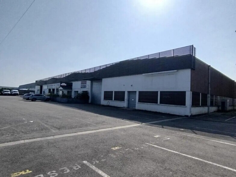 Office in Toulouse for lease - Building Photo - Image 1 of 12