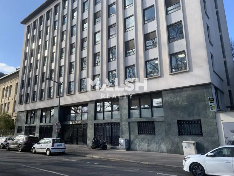 Office in Lyon for lease - Building Photo - Image 1 of 12