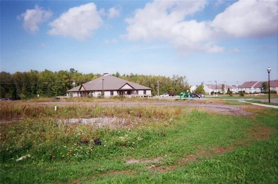 200 Bram Park Pl, Greece, NY for lease - Building Photo - Image 3 of 8