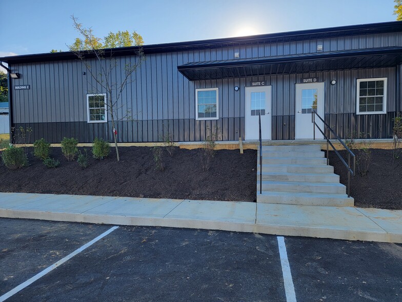 3141 N Westbury Village Dr, Bloomington, IN for lease - Building Photo - Image 2 of 4