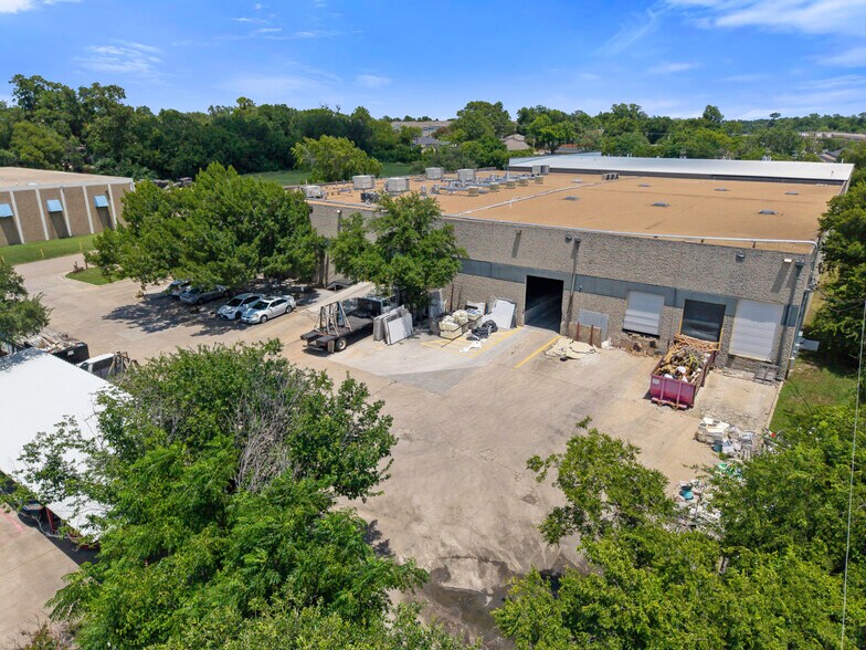 1408 Vinylex Dr, Carrollton, TX à louer - Photo du bâtiment - Image 2 de 8