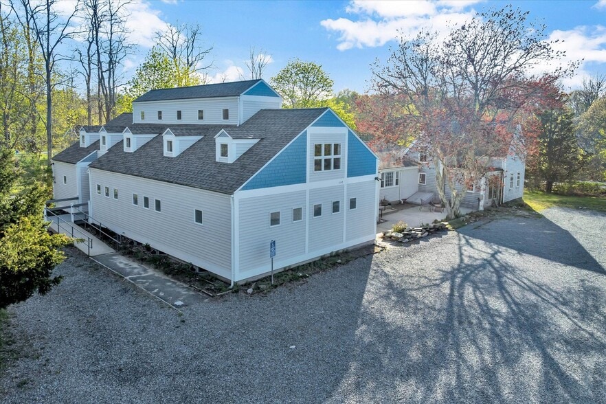 1049 Main St, West Barnstable, MA à vendre - Photo du bâtiment - Image 2 de 80