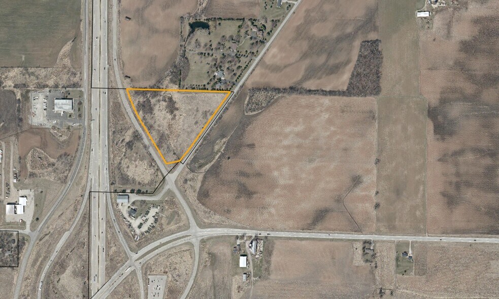 4400 Poberezny Rd, Oshkosh, WI for sale - Primary Photo - Image 1 of 1