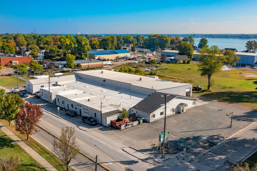 1295 S Parker St, Marine City, MI à vendre - Photo du bâtiment - Image 2 de 2