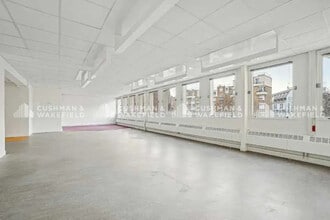 Office in Paris for lease Interior Photo- Image 1 of 3