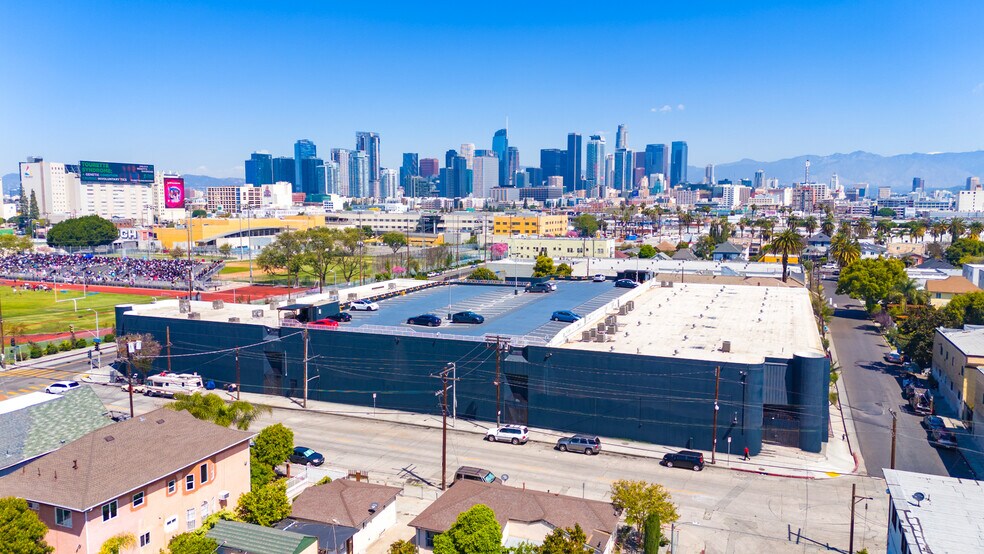 2250 Maple Ave, Los Angeles, CA à vendre - Photo du bâtiment - Image 2 de 26