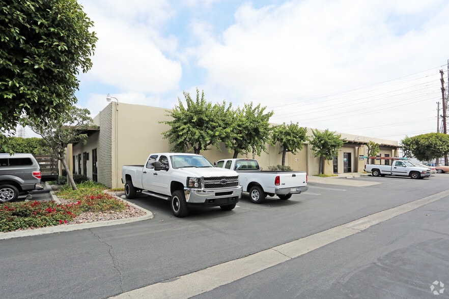 1594 S Anaheim Blvd, Anaheim, CA for lease - Building Photo - Image 3 of 4