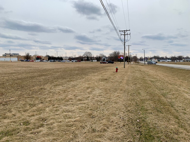 110 Stirling Pl, Momence, IL for sale - Building Photo - Image 3 of 4