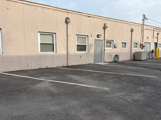 40 Burlews Ct, Hackensack, NJ à vendre - Photo du bâtiment - Image 3 de 4