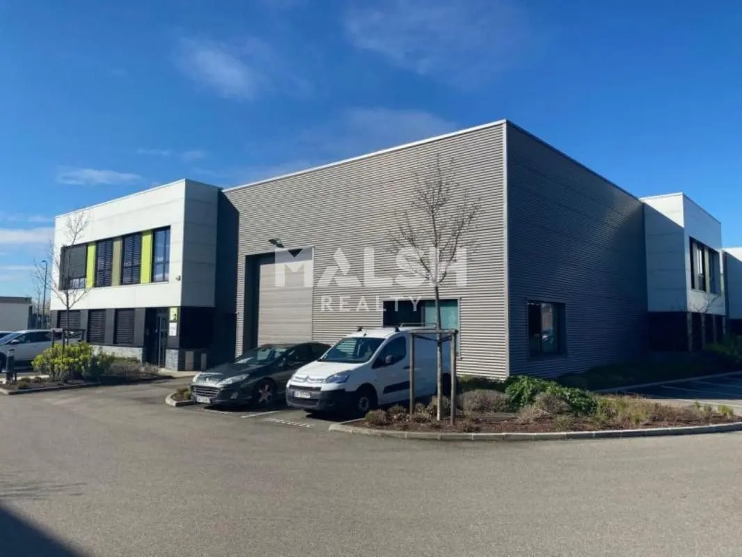 Flex in Vaulx-en-Velin for lease Building Photo- Image 1 of 9