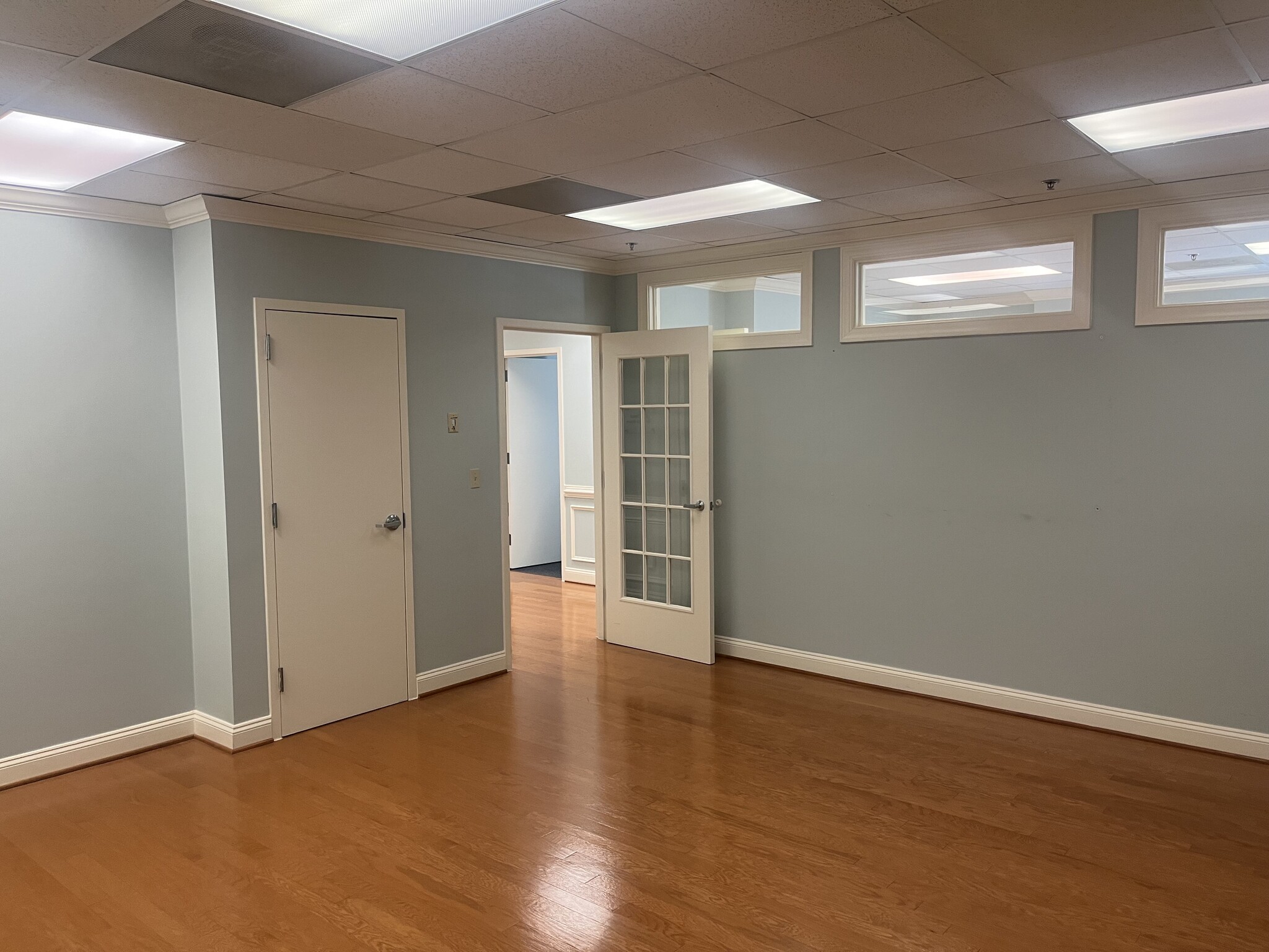 10135 Colvin Run Rd, Great Falls, VA à louer Photo du bâtiment- Image 1 de 7