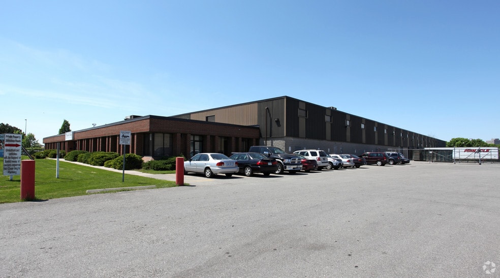 300 Steeprock Dr, Toronto, ON for lease - Building Photo - Image 2 of 5
